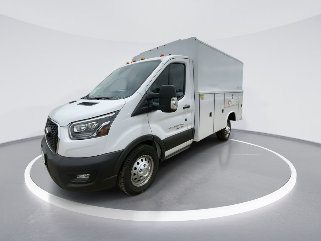 New 2025 Oxford White Ford Cutaway image 4