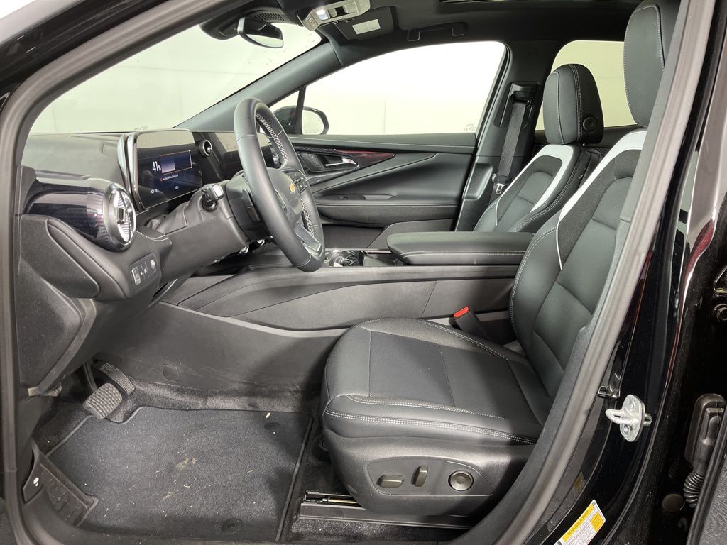 Thumbnail: 2025 Chevrolet Blazer EV - 24