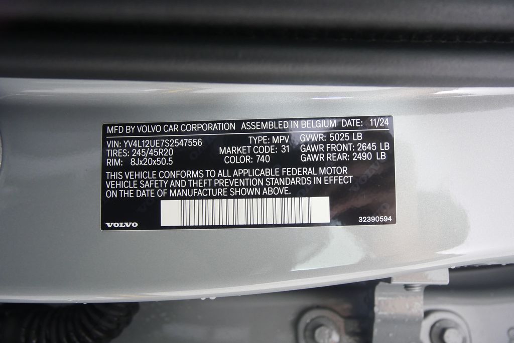 Thumbnail: 2025 Volvo XC40 - 23