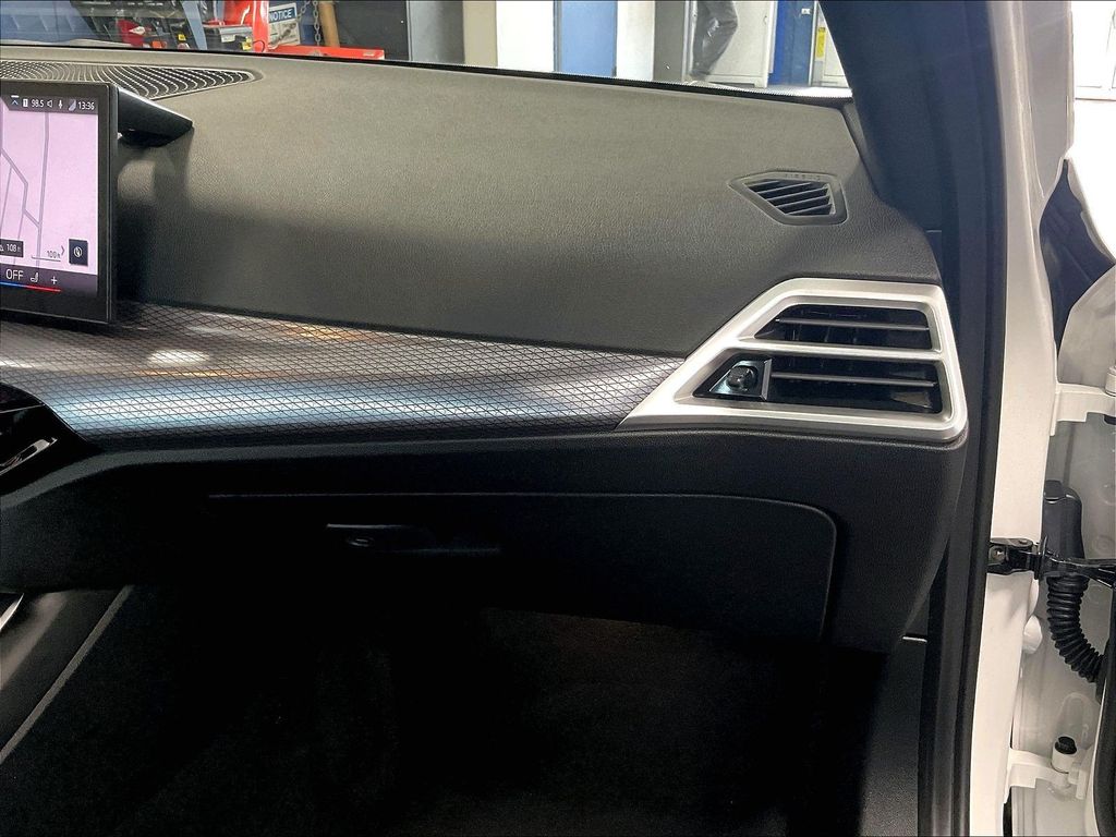 2026 BMW 3 Series — photo 13