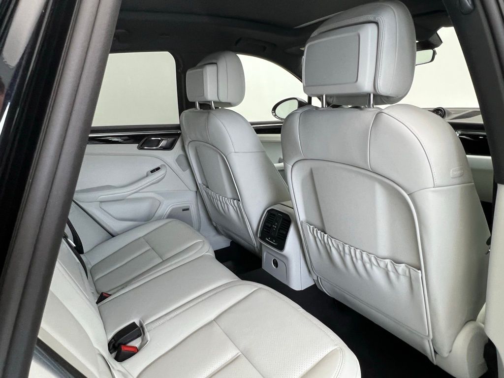 Thumbnail: 2025 Porsche Macan - 16