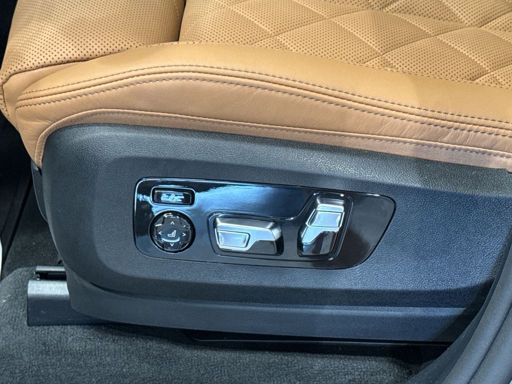 Thumbnail: 2027 BMW X7 - 4