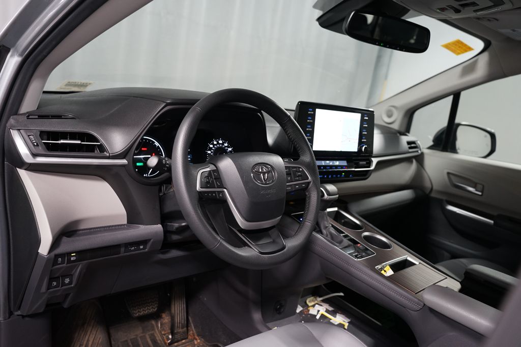 Thumbnail: 2024 Toyota Sienna - 7
