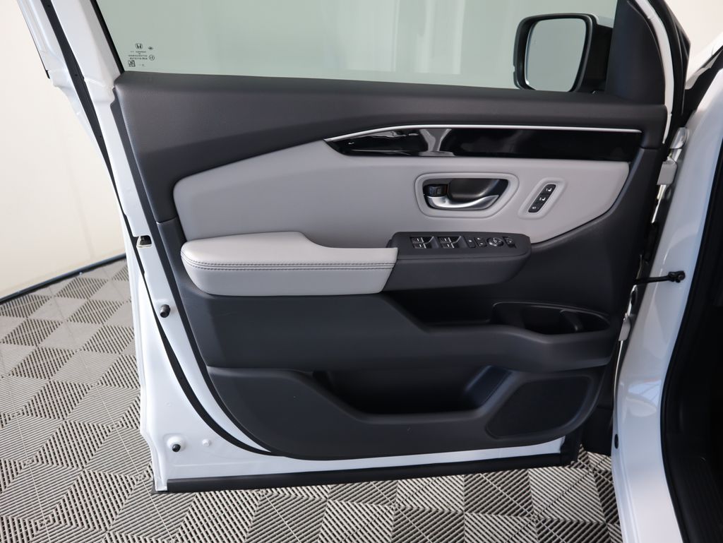 Thumbnail: 2025 Honda Pilot - 25