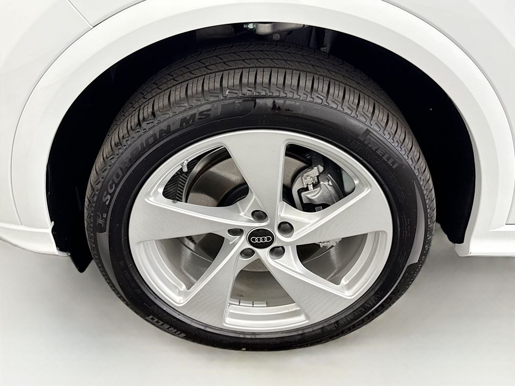 Thumbnail: 2025 Audi Q5 - 30