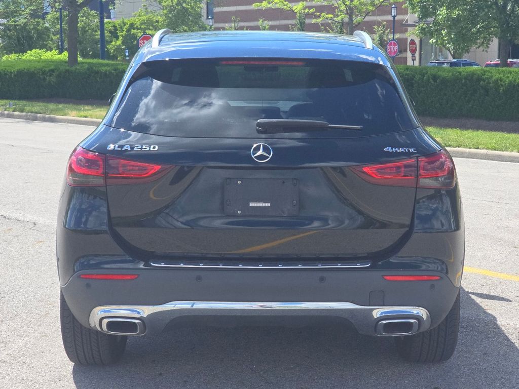 Used 2022 Black Mercedes-Benz GLA 250 image 16