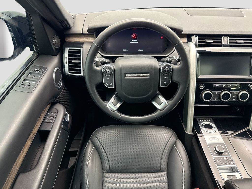 Thumbnail: 2018 Land Rover Discovery - 10
