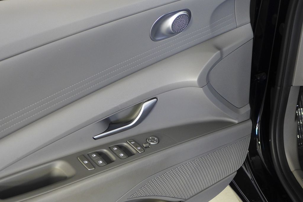 Thumbnail: 2023 Hyundai Elantra - 12