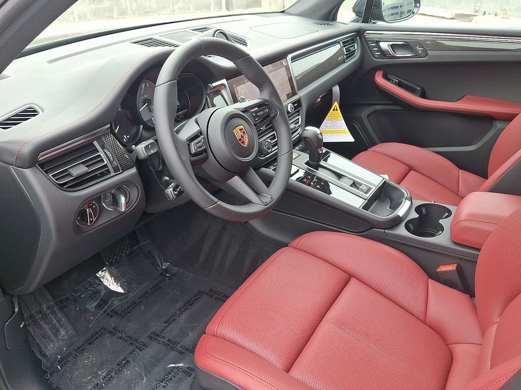 Thumbnail: 2026 Porsche Macan - 4