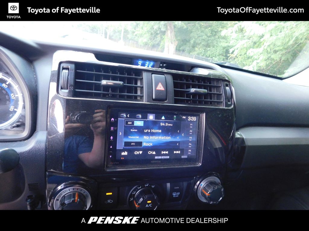 Thumbnail: 2015 Toyota 4Runner - 9