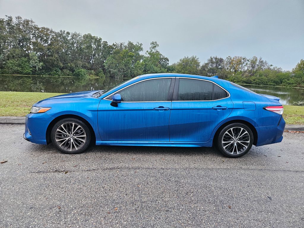 2020 Toyota Camry SE 2