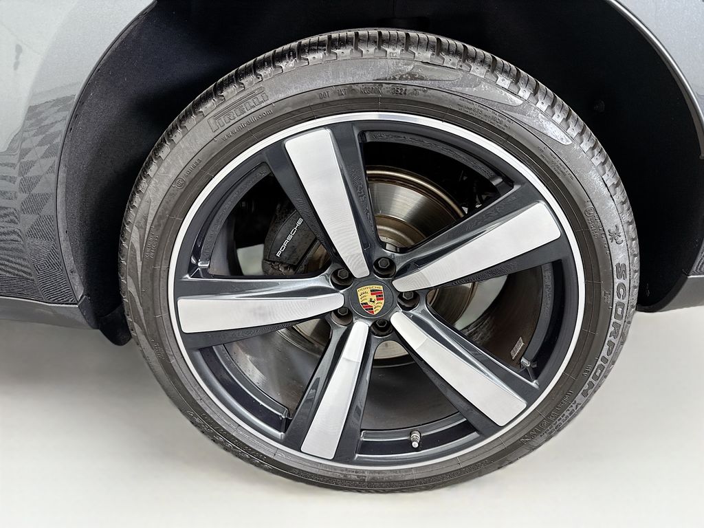 Thumbnail: 2025 Porsche Macan - 32