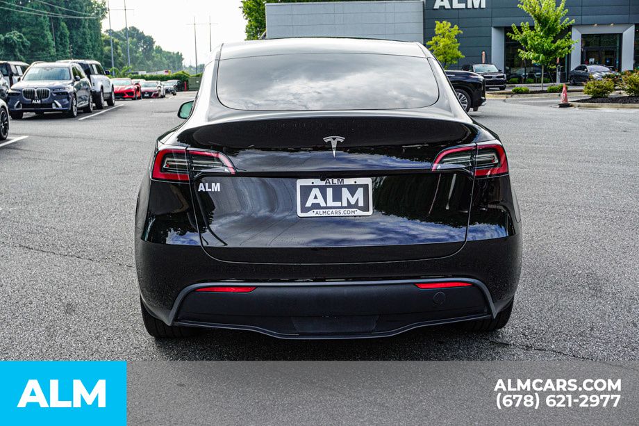 2025 Tesla Model Y Long Range - Photo 11