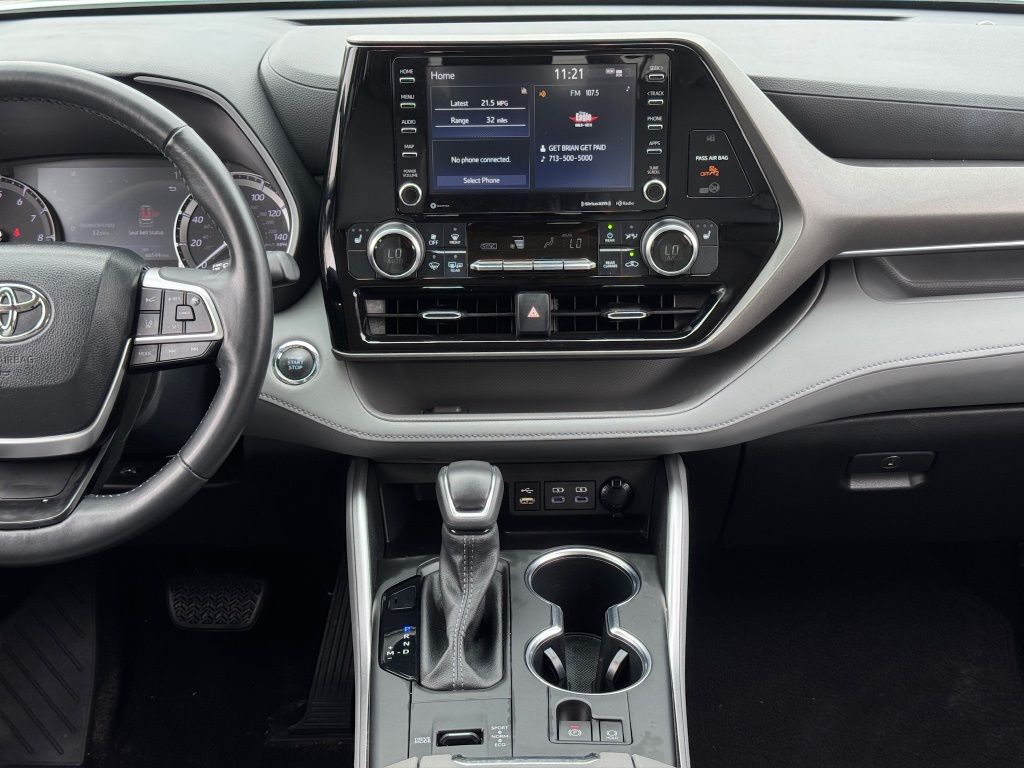 2022 Toyota Highlander XLE Beige at Bravo Nissan