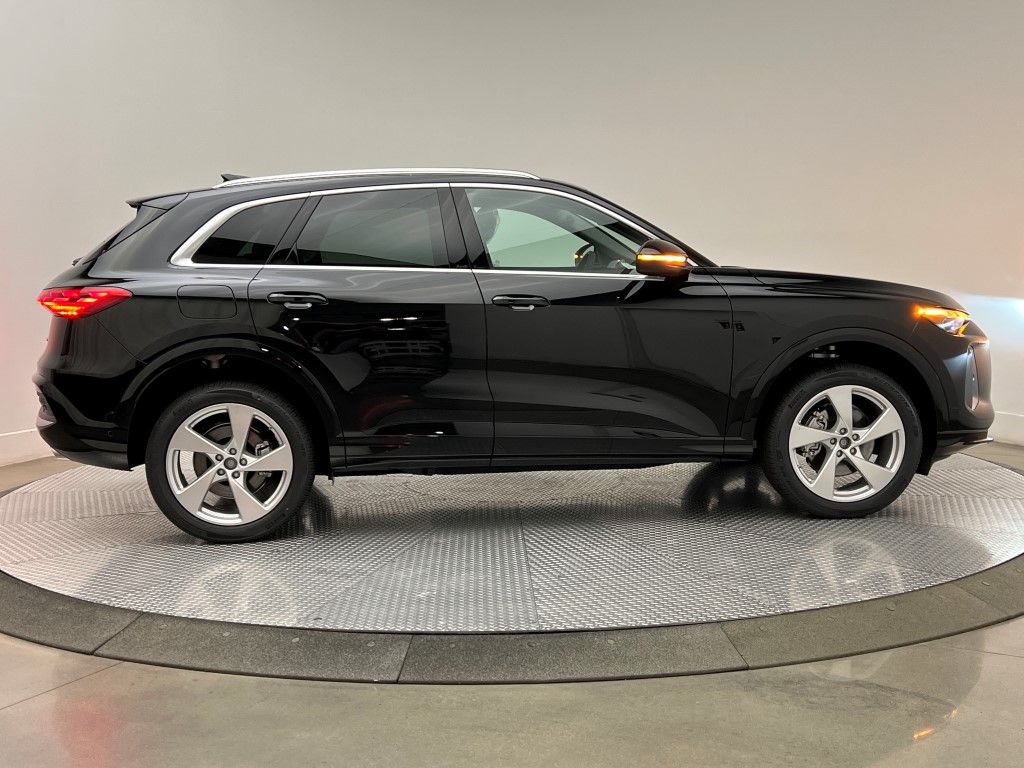 Thumbnail: 2025 Audi Q5 - 6