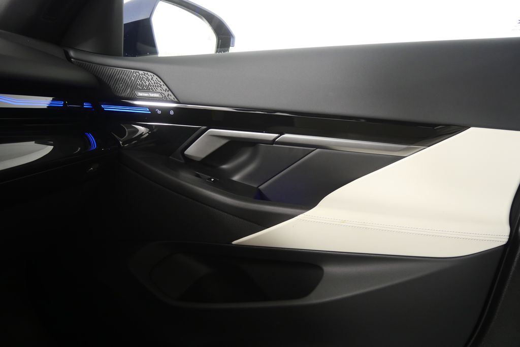 Thumbnail: 2025 BMW 5 Series - 28