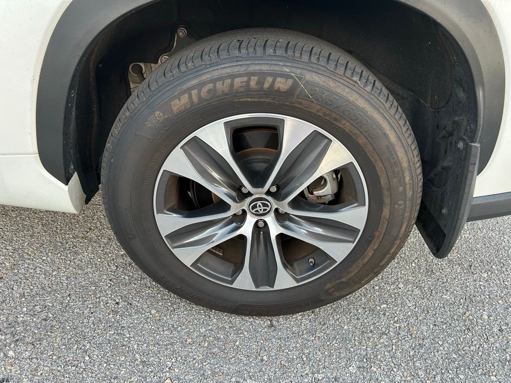 Thumbnail: 2024 Toyota Highlander - 9