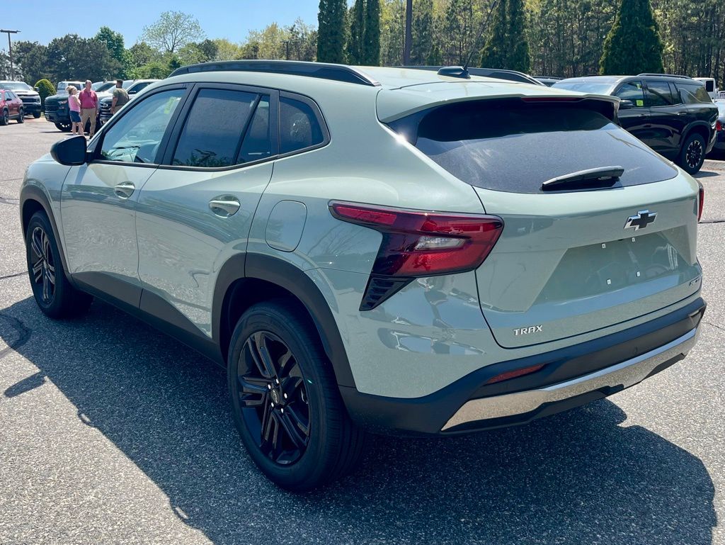View vehicle photo 3