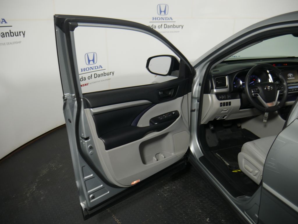 Thumbnail: 2019 Toyota Highlander - 10