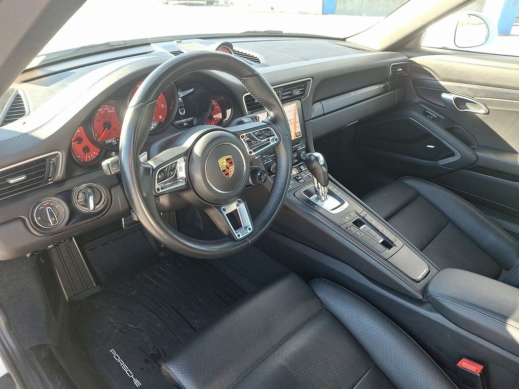 Thumbnail: 2018 Porsche 911 - 4