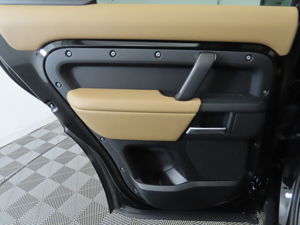 2025 Land Rover Defender 110 27