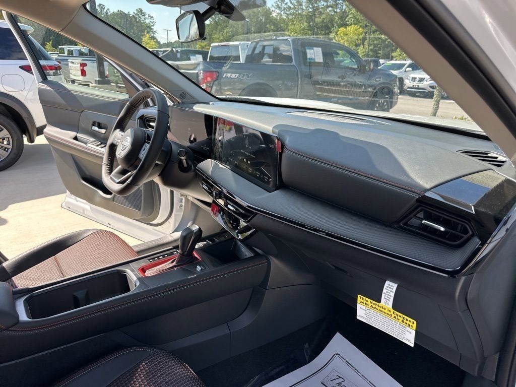 2025 Aspen White Tricoat Nissan Kicks SR FWD SUV