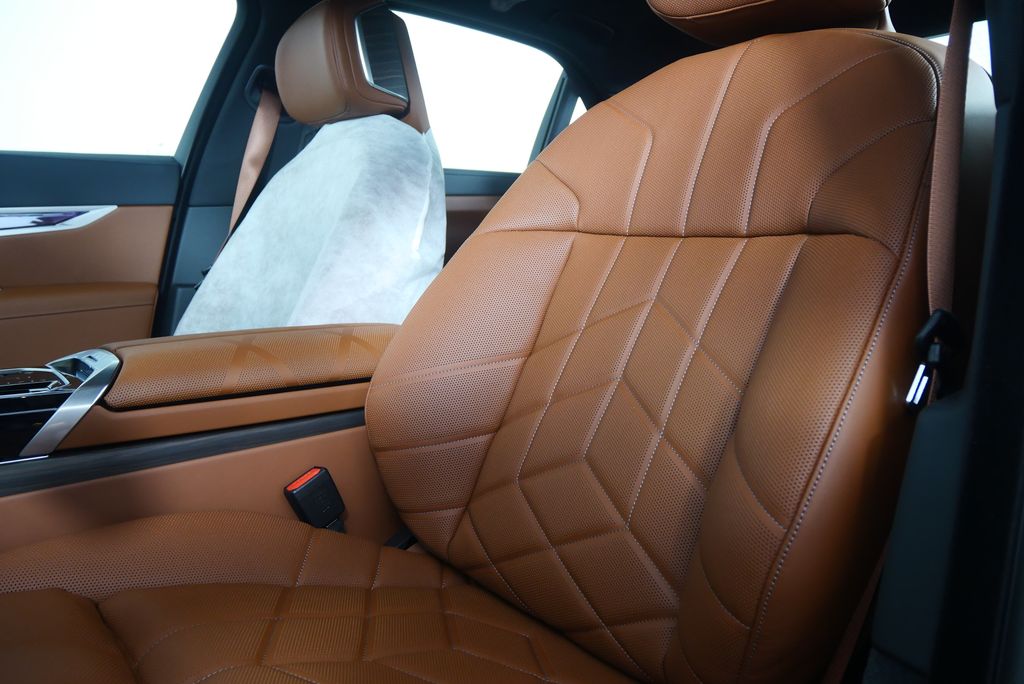 Thumbnail: 2026 BMW 7 Series - 10