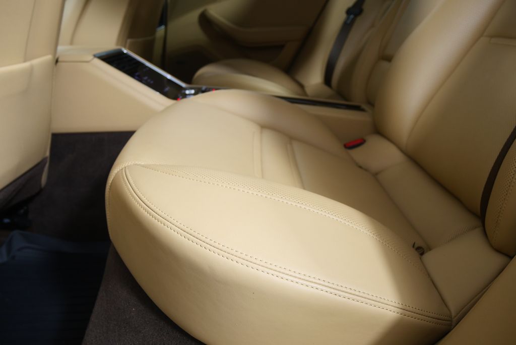 Thumbnail: 2019 Porsche Panamera - 16