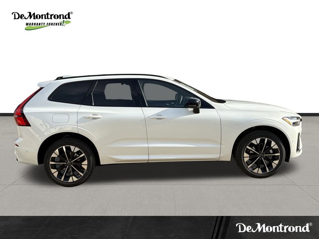 New 2026 Crystal White Volvo B5 AWD Plus image 4