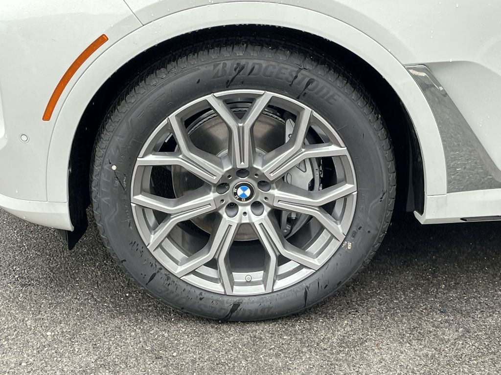 Thumbnail: 2026 BMW X7 - 10