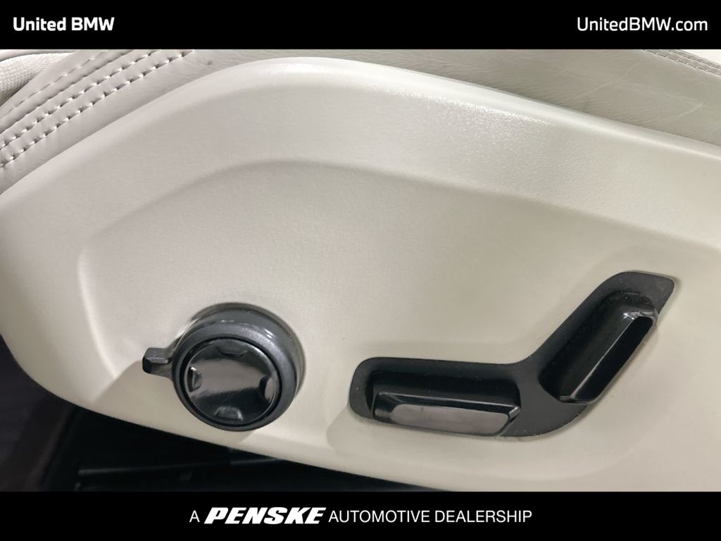 Thumbnail: 2022 Volvo XC60 - 12