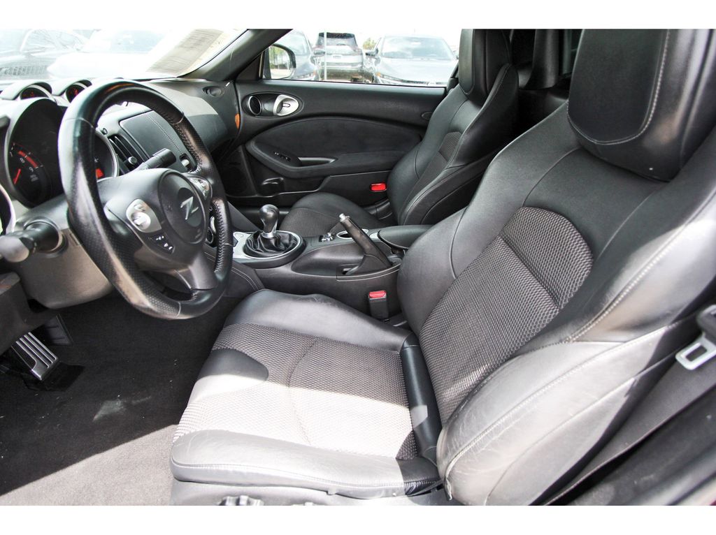 2010 Nissan 370Z Touring - 5