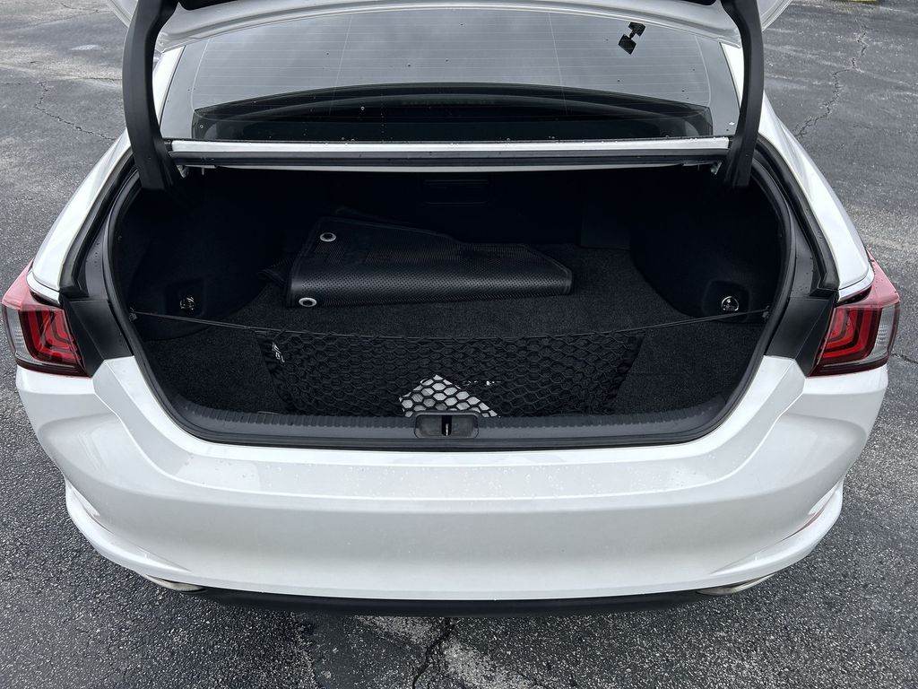 Thumbnail: 2021 Lexus ES - 13