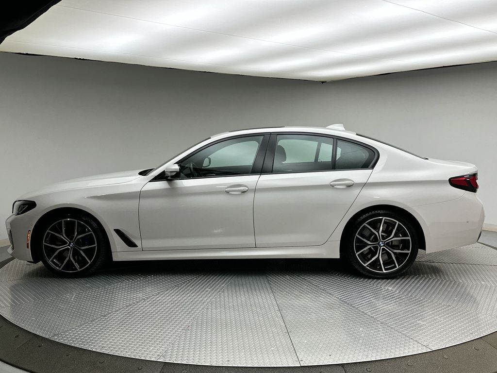 Thumbnail: 2022 BMW 5 Series - 18