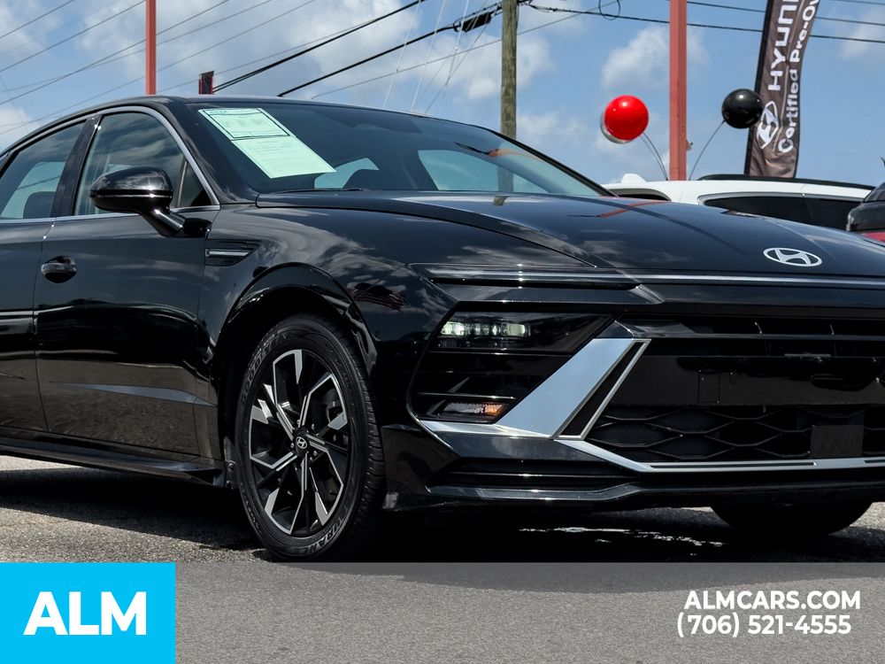Used 2024 Black Hyundai SEL image 22