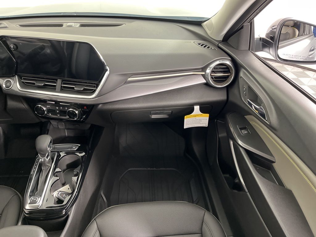 Thumbnail: 2025 Chevrolet Trax - 13