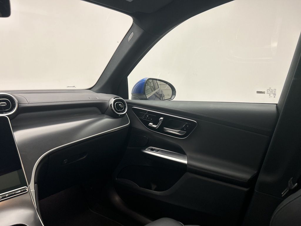 Thumbnail: 2025 Mercedes-Benz GLC - 27