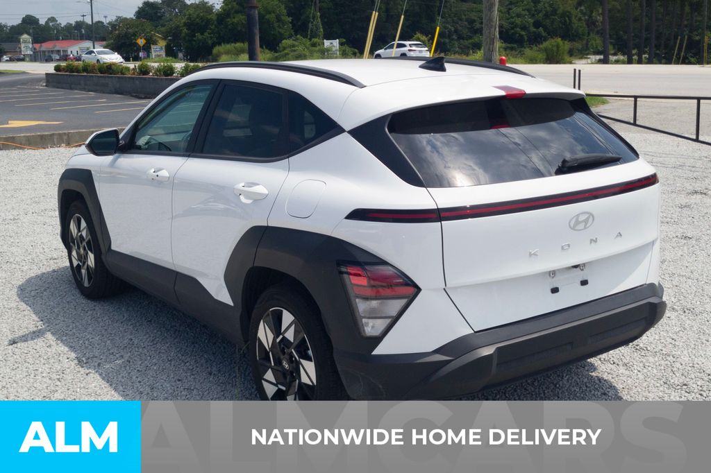 Used 2025 White Hyundai SEL image 4