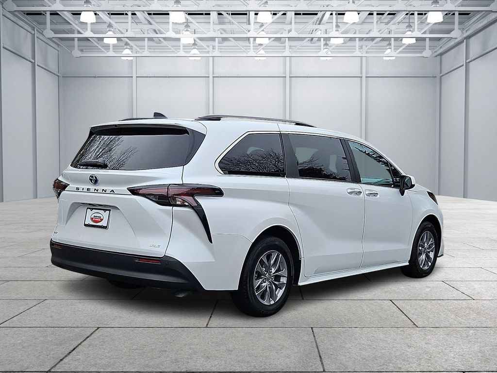 Thumbnail: 2025 Toyota Sienna - 5