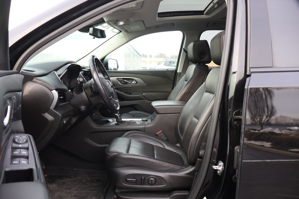 Thumbnail: 2021 Chevrolet Traverse - 8