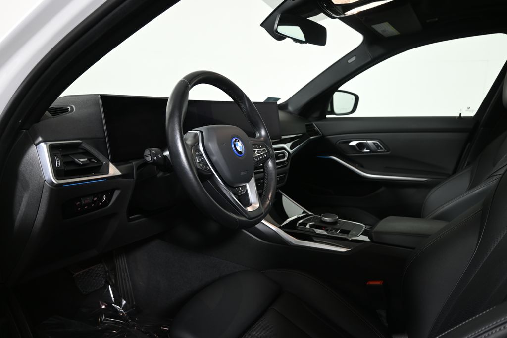 Thumbnail: 2023 BMW 3 Series - 16