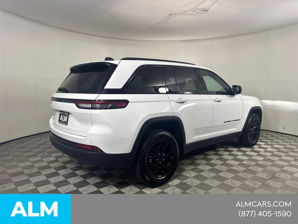 Used 2025 White Jeep Altitude image 6