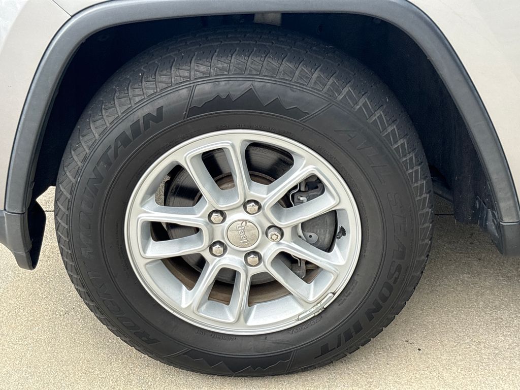 Certified Used 2018 Silver Jeep Laredo E image 11