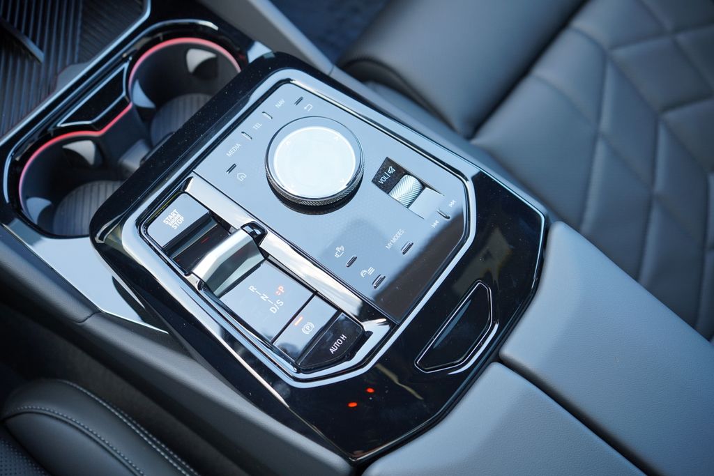 Thumbnail: 2026 BMW 5 Series - 20