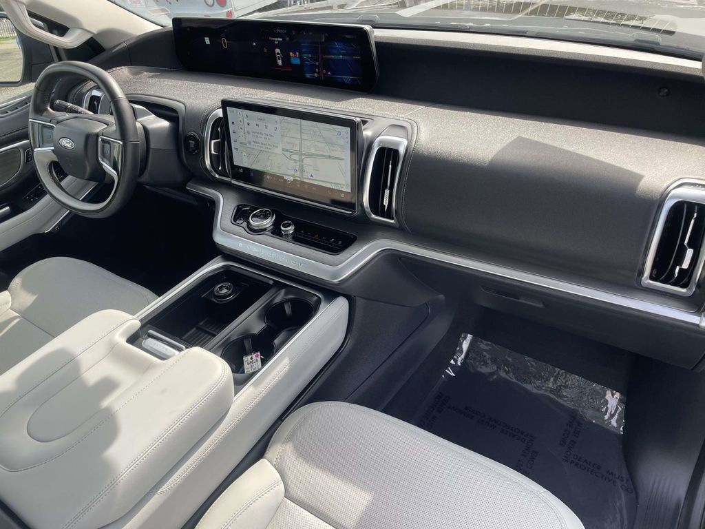 Used 2025 Ford Expedition Platinum 4D Sport Utility