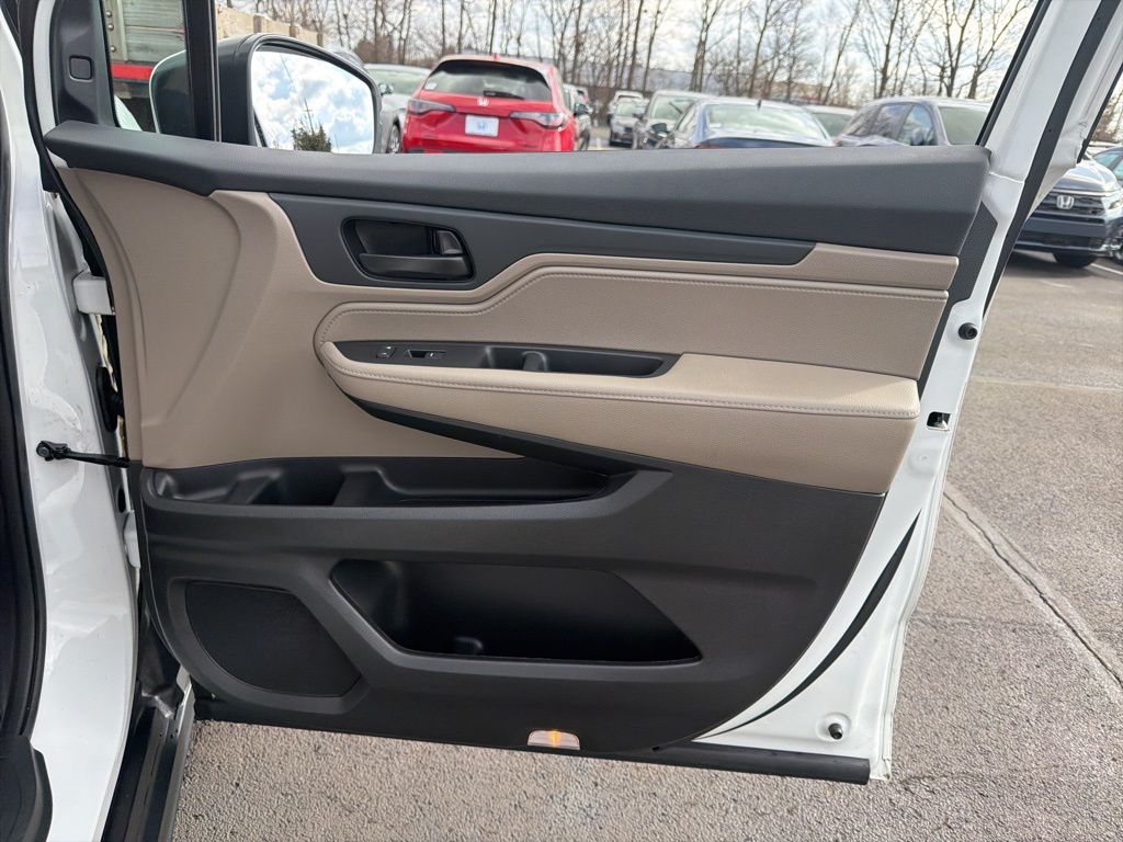 Thumbnail: 2023 Honda Odyssey - 27