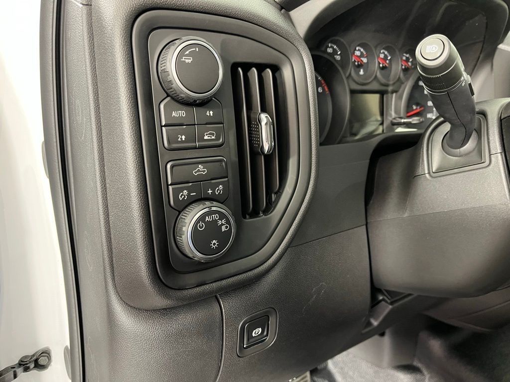 Thumbnail: 2026 Chevrolet Silverado 1500 - 30