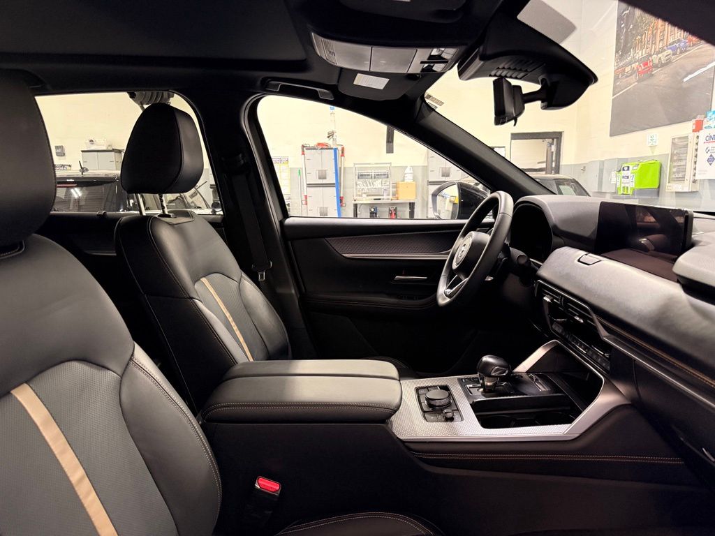 Thumbnail: 2025 Mazda CX-70 - 30
