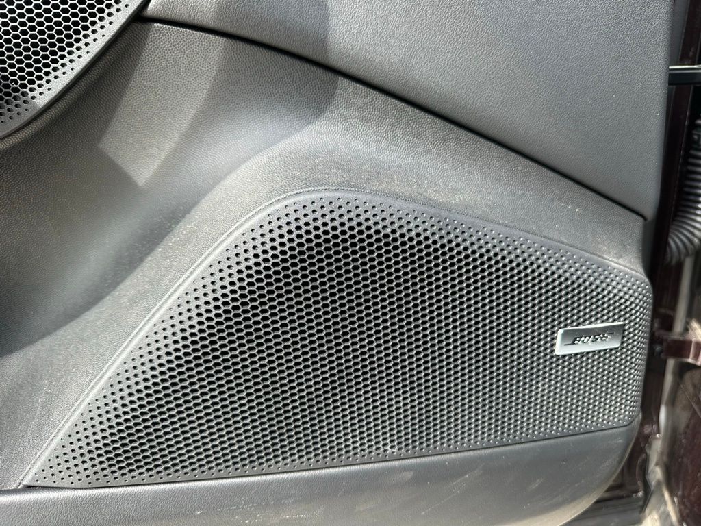 Thumbnail: 2025 Porsche Macan - 21