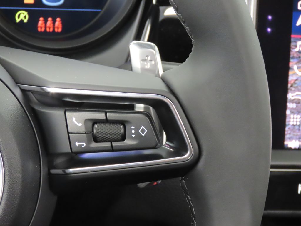 Thumbnail: 2026 Porsche Macan - 21